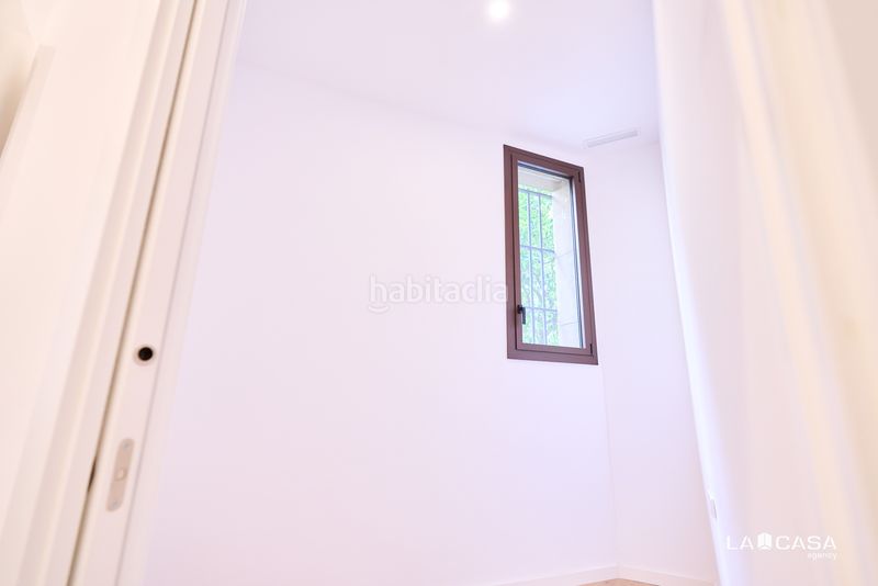 Foto b21bd4ba-fbc6-42e2-80a7-bd4552887450. Pis a Sants Barcelona