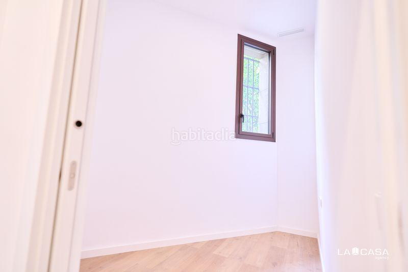 Foto eb42034f-5aba-44d9-bdbe-2d1805d3f37e. Pis a Sants Barcelona