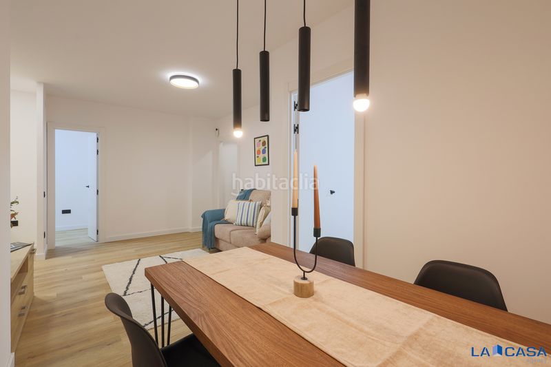 Foto e3e4f1b0-9b60-44f2-bba7-e1e27b21a03d. Planta baixa a Hostafrancs Barcelona