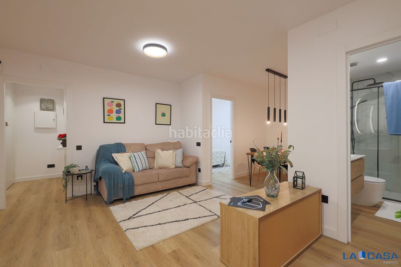 Foto eaaa18f7-77db-47e8-bf55-1511b1e87e4d. Planta baixa a Hostafrancs Barcelona