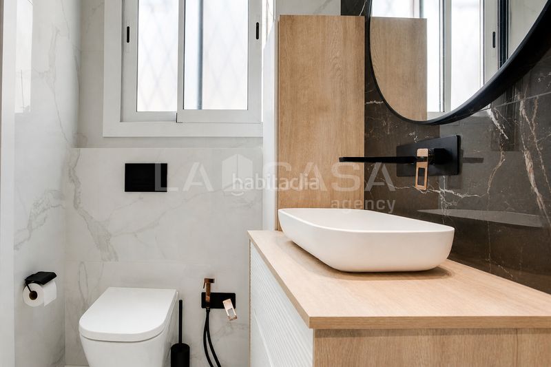 Foto db5318b1-6aff-4b8c-b9f5-396f05186686. Pis a Sants Barcelona