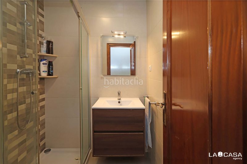 Foto a85aee69-57a8-48ba-9723-eb4f3e5dda5d. Pis a La Bordeta Barcelona