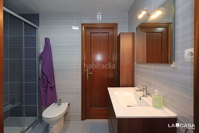 Foto f9580575-90d9-48f1-b02a-4fe80aa8066f. Pis a La Bordeta Barcelona