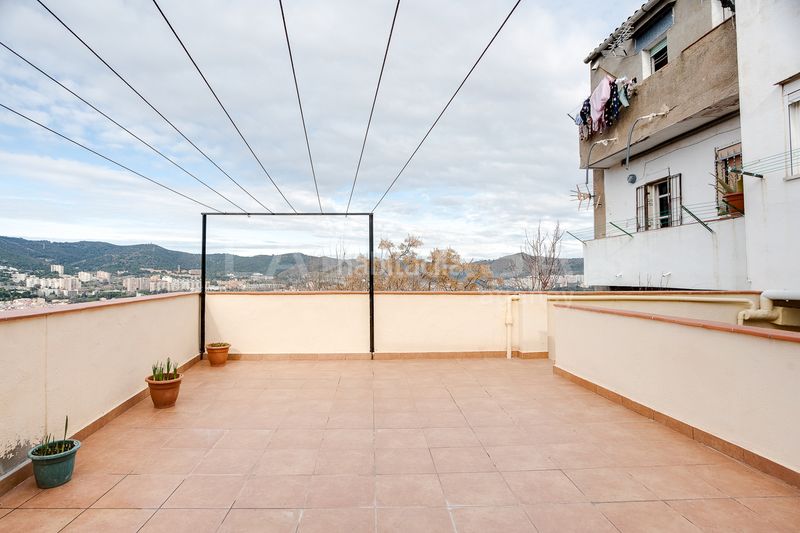 Foto 6a401949-d992-4500-bf27-7532d6e4d69a. Casa amb calefacció a La Font d´en Fargues Barcelona
