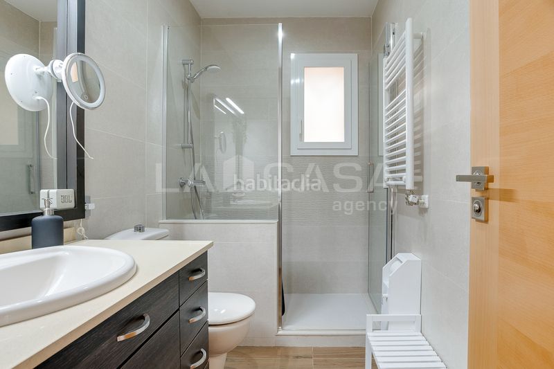 Foto d05a41e3-e292-492e-9d82-0e4c2fc9f1ab. Casa amb calefacció a La Font d´en Fargues Barcelona