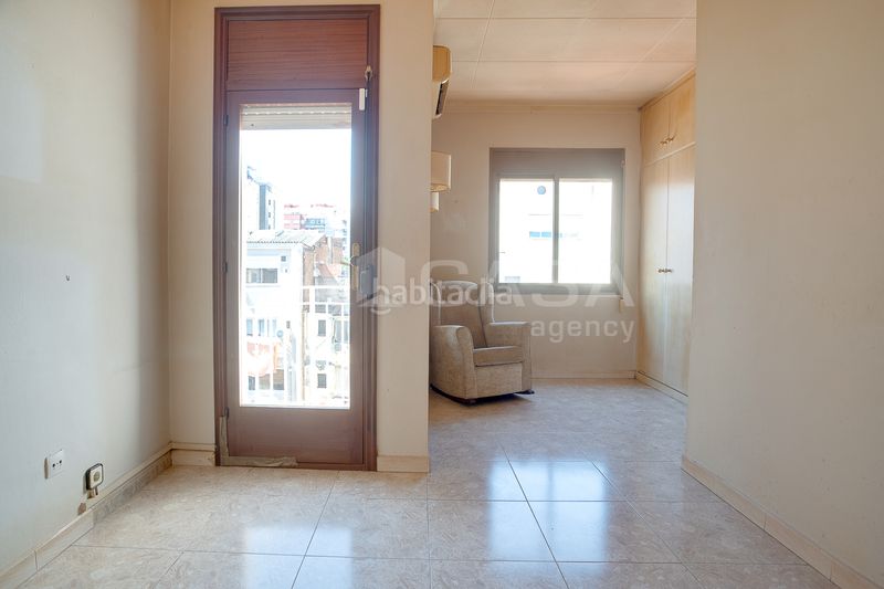 Foto a8c61d3c-b48f-4fd7-8f25-55a64c03c584. Àtic a Sants Barcelona