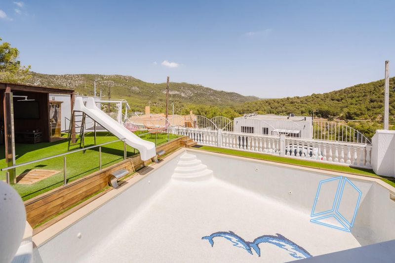 Foto bbf92435-e923-46ce-bc0a-25594f5e2341. Xalet amb aparcament piscina a Canyelles
