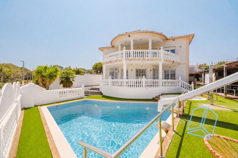Foto e67da51e-51d9-49ef-b92a-776256ef99af. Xalet amb aparcament piscina a Canyelles