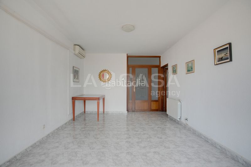 Foto 9d8bcbd4-8087-4db5-afb8-946f28e302b3. Flat with heating in Bellvitge Hospitalet de Llobregat (L´)