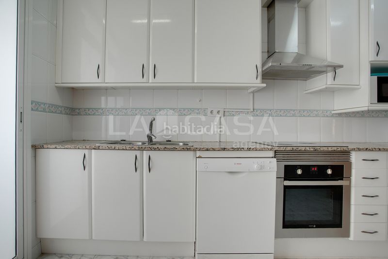 Foto ccb1e98b-1732-47c9-9a59-c2e387fb58f6. Flat with heating in Bellvitge Hospitalet de Llobregat (L´)