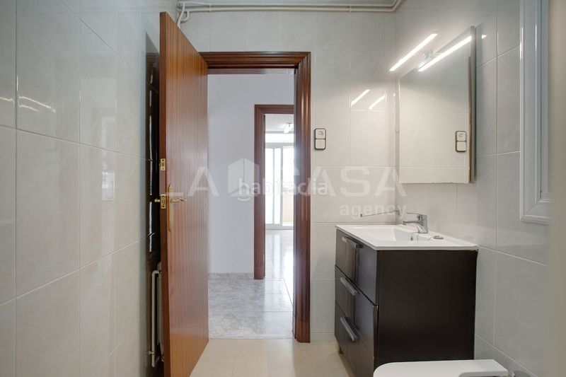 Foto f757ffc2-6896-4cf5-9951-32d4a2cfda41. Flat with heating in Bellvitge Hospitalet de Llobregat (L´)
