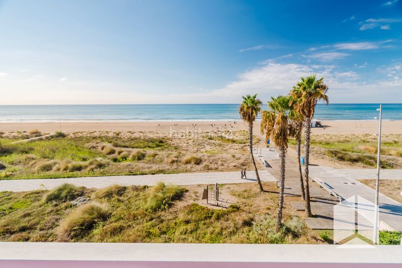 Foto f38c86f0-1275-4bbe-b313-401a89cc3356. Etagenwohnung mit parking pool in Baixador Castelldefels