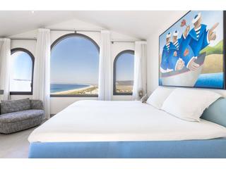 Chalet à Alemanes. Maravillosa villa en venta en atlanterra con vistas al mar