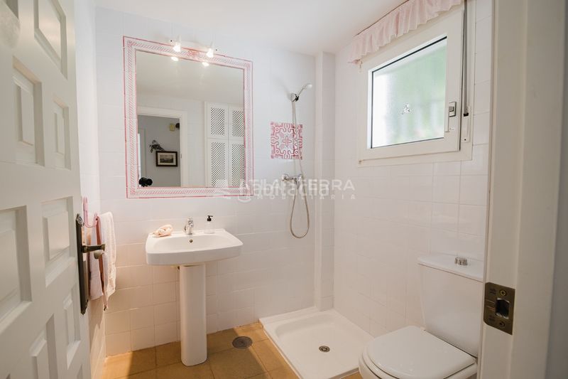 Foto 1a19d529-9cda-45f9-861e-75b924fd46e8. Casa adosada vivienda adosada en la zona de atlanterra en Zahara de los Atunes