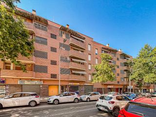 Appartement à Carrer mare de déu de montserrat 3. Piso seminuevo en creu de la mà