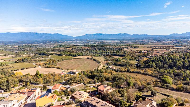 Foto 627fbd9e-0589-4a54-b149-dbd250e89410. Casa bifamiliare in carrer del ramal 2 in Llers