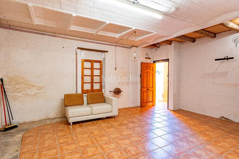 Foto b16e2e39-ff6a-4d1e-a53e-df4afc0bd8fe. Casa bifamiliare in carrer del ramal 2 in Llers