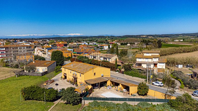 Foto c11d1265-73bd-48f2-a1cf-d88f83d2279c. Chalet in carrer de girona 51 in Verges