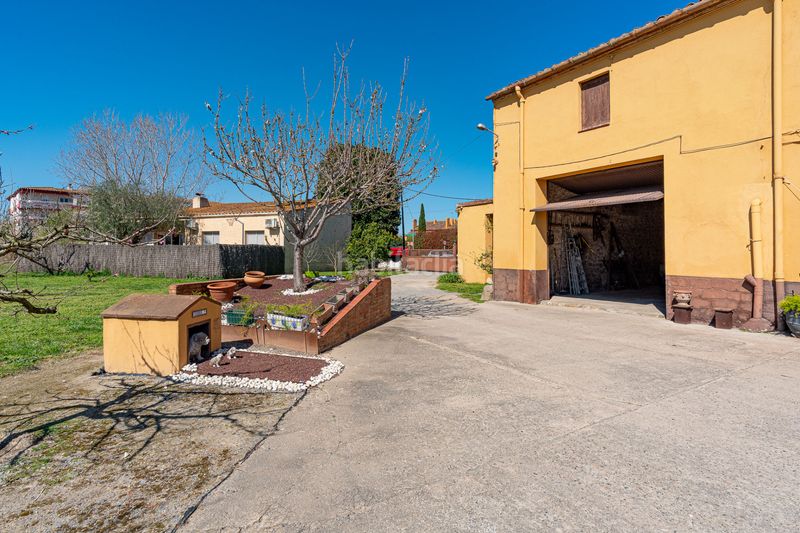 Foto c3f78d8f-4790-489b-8522-a236df5d6ce2. Chalet in carrer de girona 51 in Verges