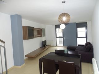 Appartement  Carrer de la jonquera 93. Piso dúplex en venta con inquilino en figueres