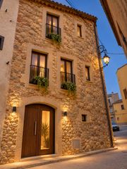 Reihenhaus  Carrer de garriguella 23. Casa rehabilitada de obra nueva en barri vell