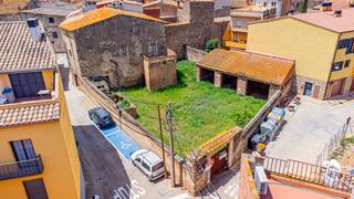 Masia a Carrer de garriguella 23. Casa rustica para rehabilitar en pleno centro de perelada