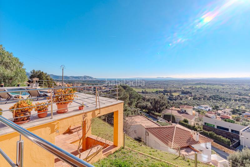Foto 3ff64e81-0f24-4a05-b8af-a4e52321717d. Casa en carrer anglaterra 196 exclusiva villa en ubicación privilegiada con vistas panorámicas al golfo de roses en Palau-saverdera