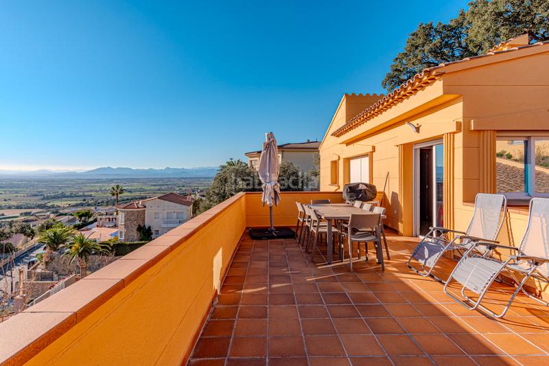 Foto 5d9fd48c-8522-4a38-937a-94be00c2b6d7. Casa en carrer anglaterra 196 exclusiva villa en ubicación privilegiada con vistas panorámicas al golfo de roses en Palau-saverdera