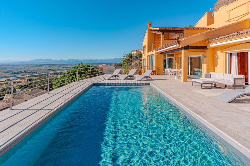 Foto 7ef8bfe0-4594-4ffc-a06e-ca902bd10c86. Casa en carrer anglaterra 196 exclusiva villa en ubicación privilegiada con vistas panorámicas al golfo de roses en Palau-saverdera