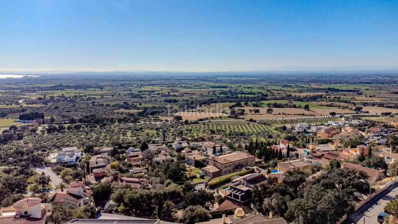 Foto 890d2bdb-9034-4e15-ad3e-cb97d95eaddf. Casa en carrer anglaterra 196 exclusiva villa en ubicación privilegiada con vistas panorámicas al golfo de roses en Palau-saverdera