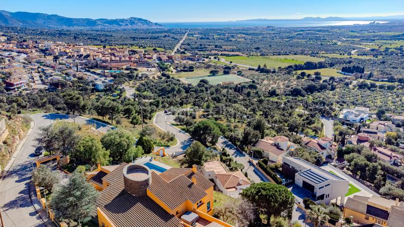 Foto ae002df3-4c05-423b-9976-9de0e9613a69. Casa en carrer anglaterra 196 exclusiva villa en ubicación privilegiada con vistas panorámicas al golfo de roses en Palau-saverdera