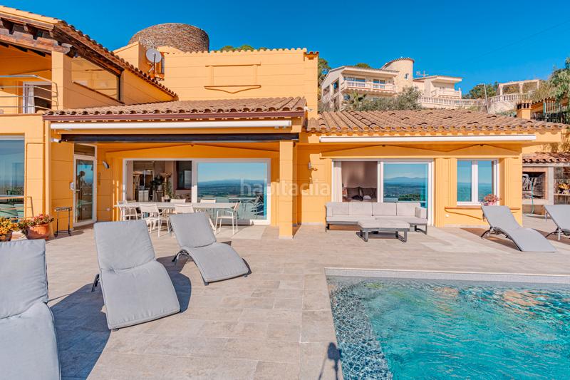 Foto b40d13d1-ce3e-491e-b152-204e27aa25d9. Casa en carrer anglaterra 196 exclusiva villa en ubicación privilegiada con vistas panorámicas al golfo de roses en Palau-saverdera