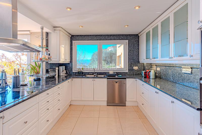 Foto d8b37447-b50f-49d5-87ba-6db007ee564c. Casa en carrer anglaterra 196 exclusiva villa en ubicación privilegiada con vistas panorámicas al golfo de roses en Palau-saverdera