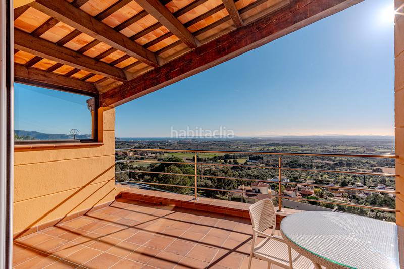 Foto eaf1c95b-1722-4eb5-836c-d1445c9c11e9. Casa en carrer anglaterra 196 exclusiva villa en ubicación privilegiada con vistas panorámicas al golfo de roses en Palau-saverdera
