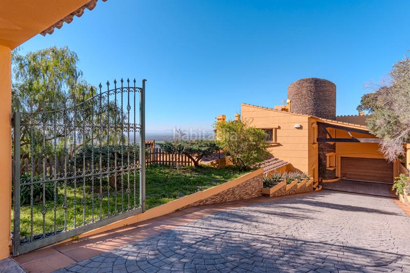 Foto f0b00199-ccf9-4675-a7d9-bd6b749a92cd. Casa en carrer anglaterra 196 exclusiva villa en ubicación privilegiada con vistas panorámicas al golfo de roses en Palau-saverdera
