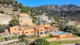 Haus in Carrer anglaterra 196. Exclusiva villa en ubicacin privilegiada con vistas panormicas