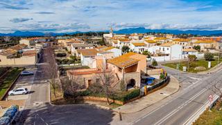 Casa a Carrer de l'església 1. Oportunidad unica, casa rustica con amplio jardin en el pueblo d