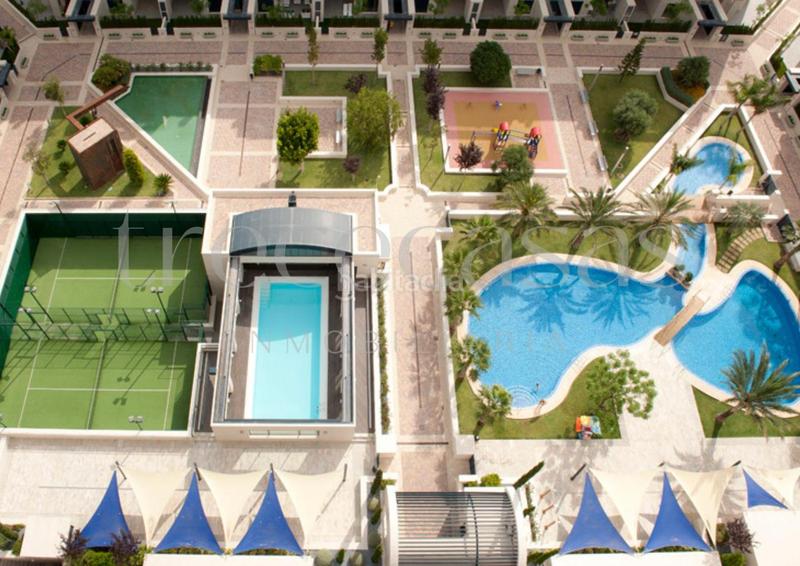 Foto 7c911d72-729a-4412-ade4-894454b35bdd. Alquiler piso exclusiva vivienda en alquiler en avda. cortes nas en Valencia