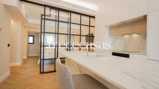 Rent Penthouse  De jacinto benavente. Ático con vistas en valencia