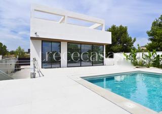 Casa  Carrer squia de mislata. Exclusiva vivienda unifamiliar con  acabados de alta gama