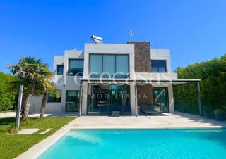 Casa  Carrer falconet. Chalet independiente en torre en conill
