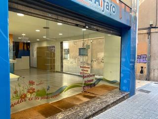 Lloguer Local Comercial a Nucli Urbà. Local comercial esquinero situado en zona peatonal  de 160 m2 (1