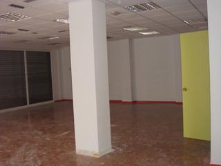 Lloguer Local Comercial a Nucli Urbà. Local 110 m2 - esquinero