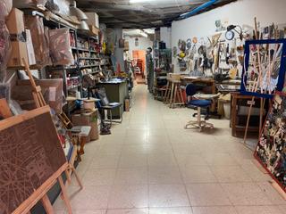 Local commercial dans Nucli Urb. Local situado en centro pueblo de 81 m2, para almacen taller o a