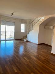 Dúplex a Nucli Urbà. Bonito duplex de 141 m2 . 4 habitaciones. 2 baños. terraza. tras