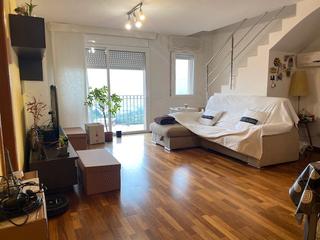 Dúplex a Nucli Urbà. Bonito duplex de 141 m2 . 4 habitaciones. 2 baños. terraza. tras