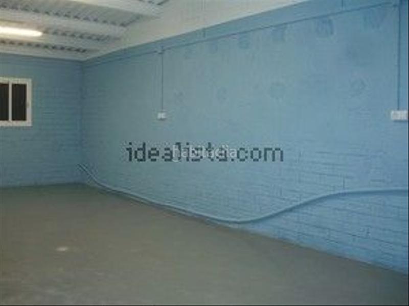 Foto 55046dd6-c1b9-47e2-a714-b15b9bfb99f7. Alquiler local comercial local de 55 m2 - sala diáfana para almacen a pie de calle. dispone de agua y luz. en Esparreguera