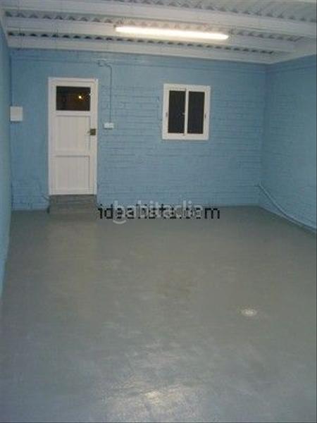 Foto c287ad3b-a8b0-4386-86ee-7b16a977a60b. Alquiler local comercial local de 55 m2 - sala diáfana para almacen a pie de calle. dispone de agua y luz. en Esparreguera