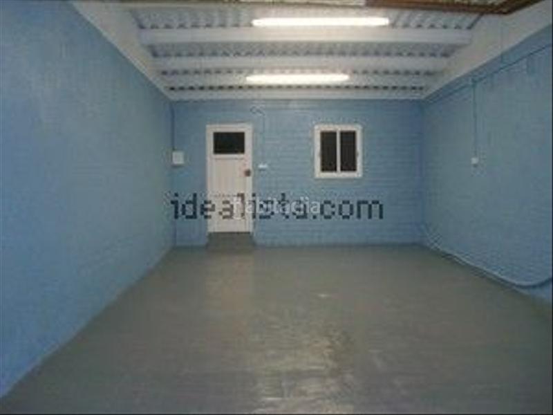 Foto e586a9c5-9d25-4a2b-a222-f21c07e68996. Alquiler local comercial local de 55 m2 - sala diáfana para almacen a pie de calle. dispone de agua y luz. en Esparreguera