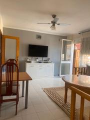 Pis a Nucli Urbà. Piso esquinera con mucha claridad de 3 habitaciones. 1 baño. bal